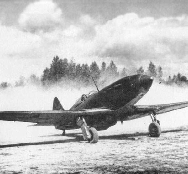 5.МиГ-3 выруливает на старт. Лето 1941 г.