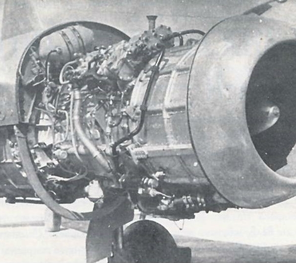5.Раскапотированный правый двигатель самолета Су-11 (первый).