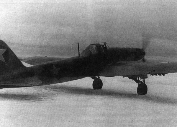 6.Ил-2 выруливает на старт. Зима 1941 г.