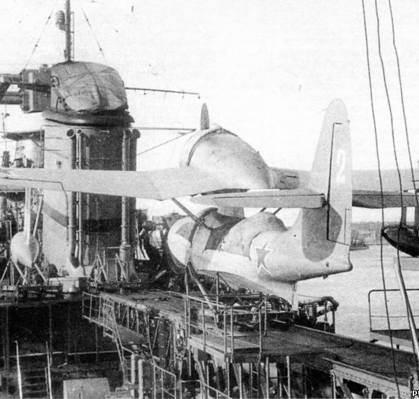 6.КОР-2 в походном положении на борту крейсера Молотов.