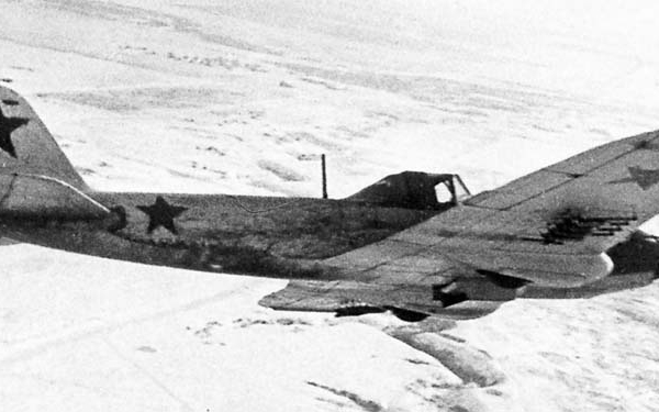 7.Одноместный Ил-2 в полете.
