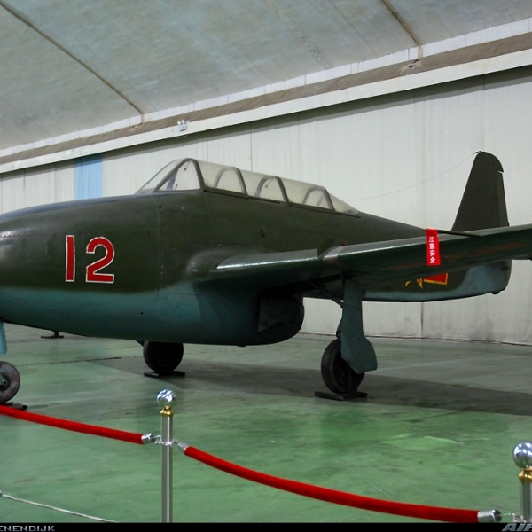 7.Як-17УТИ в музее ВВС Китая.
