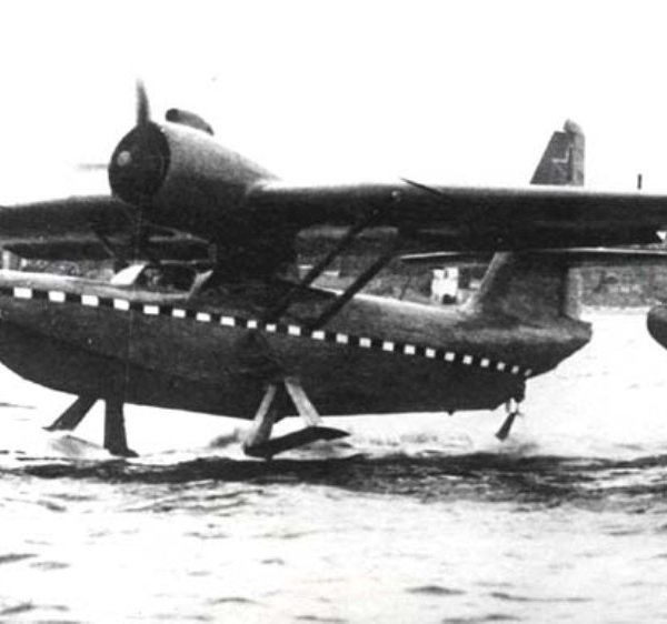 8.Бе-8 на подводных крыльях.