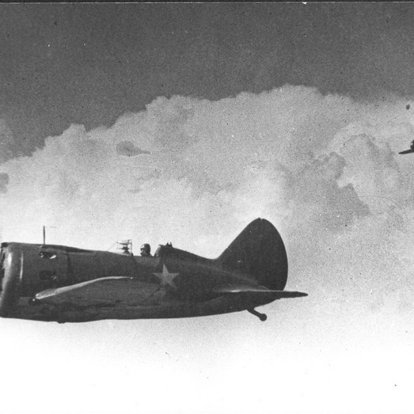 8.И-16 тип 29 патрулируют Ленинградское небо.Лето 1941г.