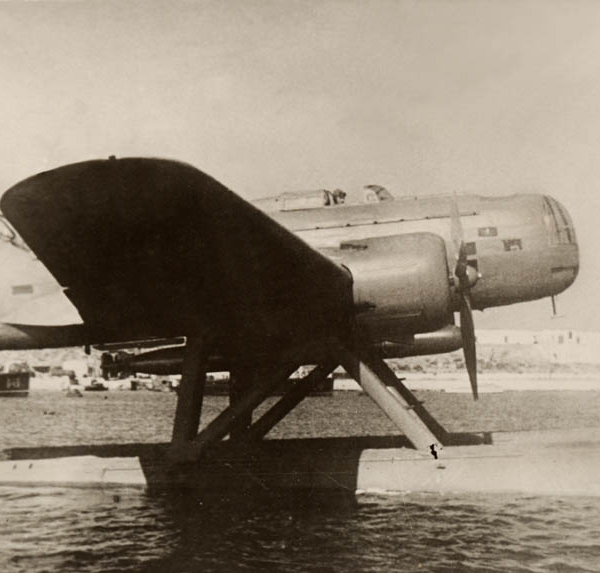 9.ДБ-3ТП с подвешенной торпедой 45-36-АН для низкого торпедометания. Ноябрь 1940 г.