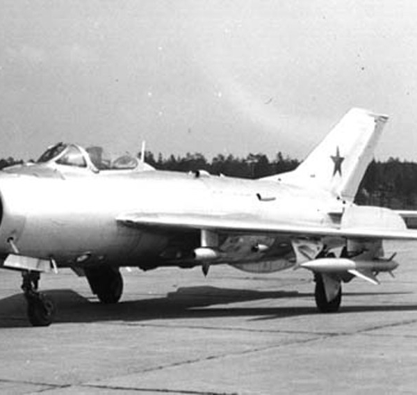 9.МиГ-19 (СМ-2И)