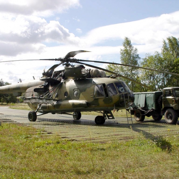 1.Ми-8МТ на стоянке.