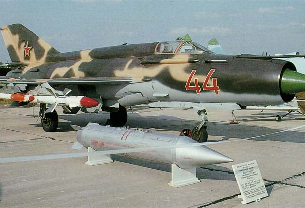 1.МиГ-21МФ на выставке