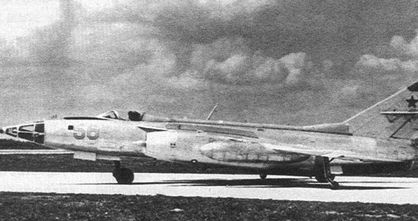 1.Опытный Як-28Л.