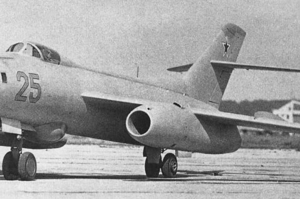 1.Опытный бомбардировщик Як-125Б.