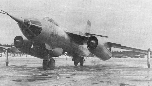 1.Опытный бомбардировщик Як-28И с двигателями Р-11АФ-300.