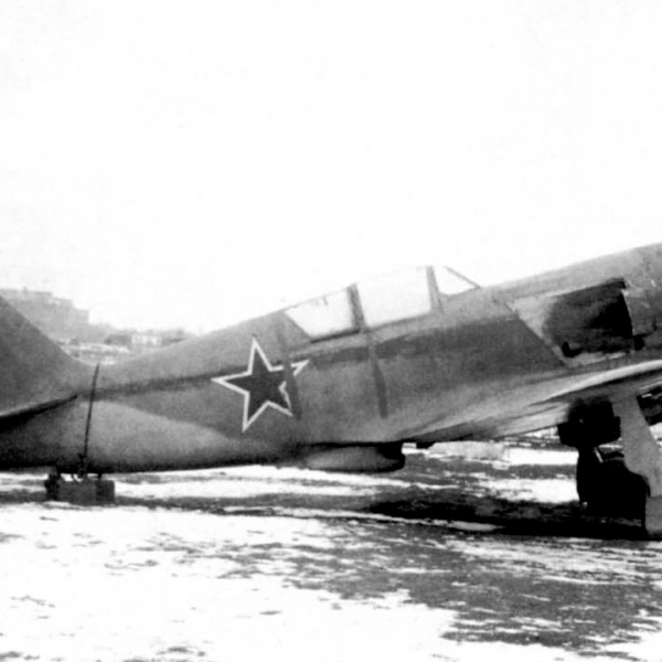 1.Самолет 120 (Ла-120Р) с ЖРД РД-1 ХЗ на стоянке.