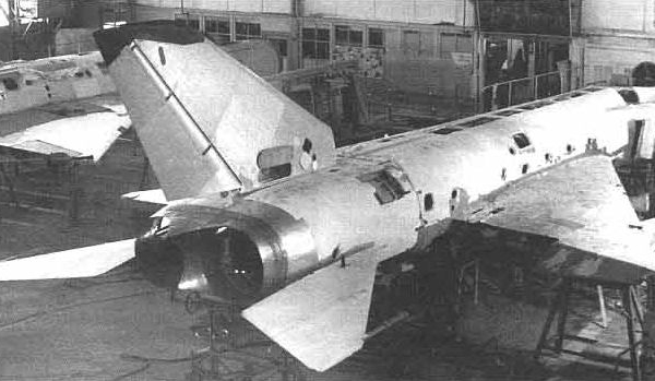 1.Сборка самолета Т-58Д-1 - первого летного прототипа Су-15.