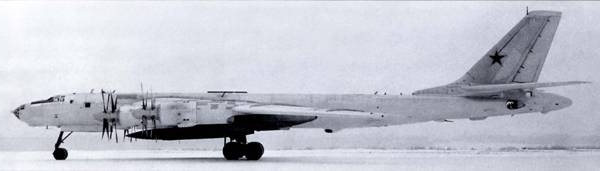 1.Ту-95М-5 с ракетами КСР-5 на заводских испытаниях.