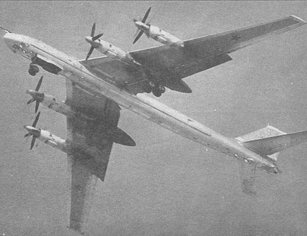 1.Ту-95М-55 на взлете.