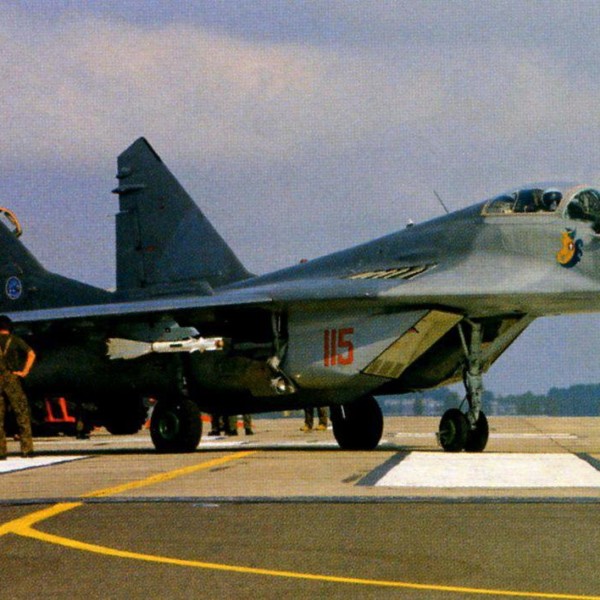 МиГ-29 (9-12) ВВС Польши, на внешней подвеске УР Р-6О.