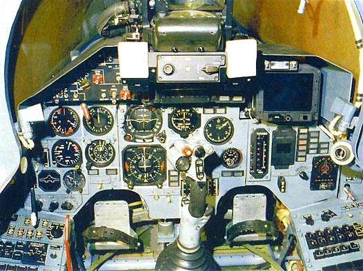 17.Приборная панель Су-27.