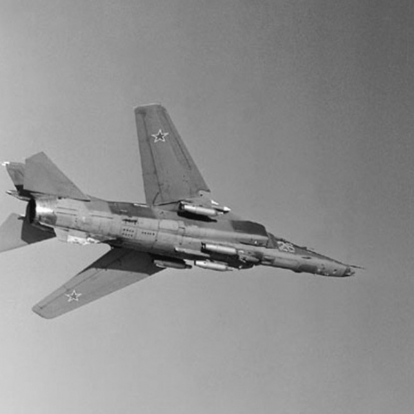 2.МиГ-23БН в полете.