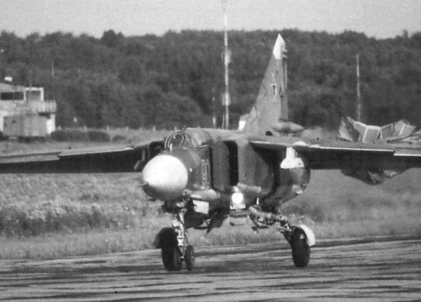 2.МиГ-23П на пробеге.