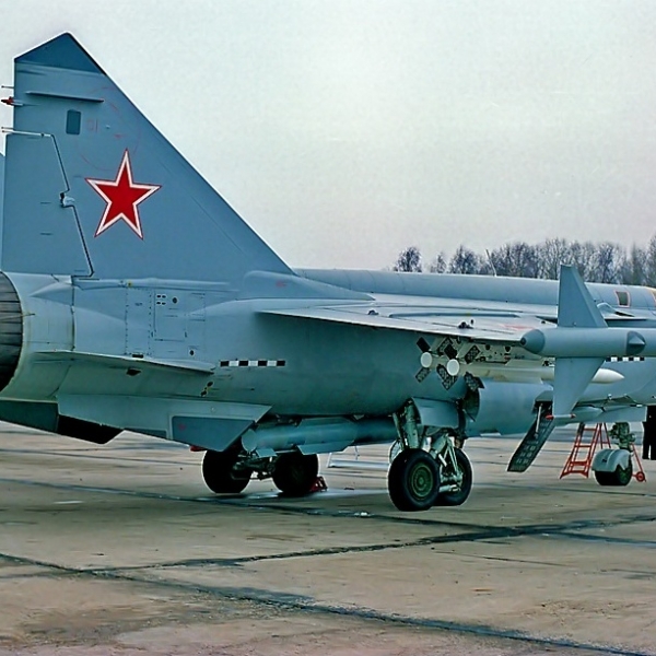 2.МиГ-31М на стоянке.