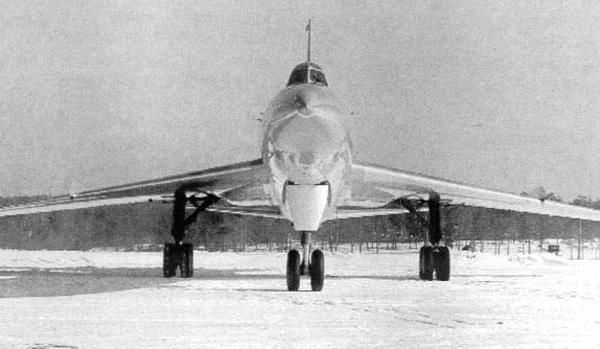2.Опытный самолет 105 (прототип Ту-22).