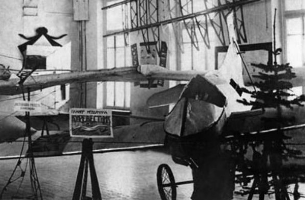 2.Планер П-5 Буревестник на выставке. 1924 г.