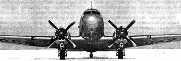 2.Самолет Ли-2В. Вид спереди.