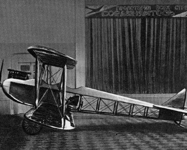 2.Сборка АИР-1 в клубе Военно-воздушной академии. Апрель 1927 г.