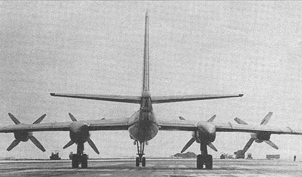 2.Ту-95М-55. Вид сзади.