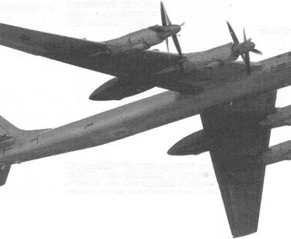 2.Ту-95МА в полете.