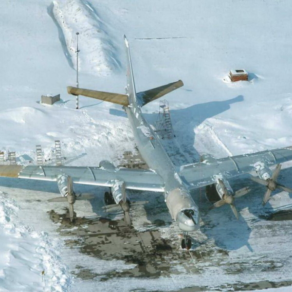 2.Ту-95МС на стоянке