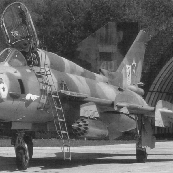 2в.Су-17М4 из состава 20-го Гв.АПИБ с блоками НАР Б-8М1.