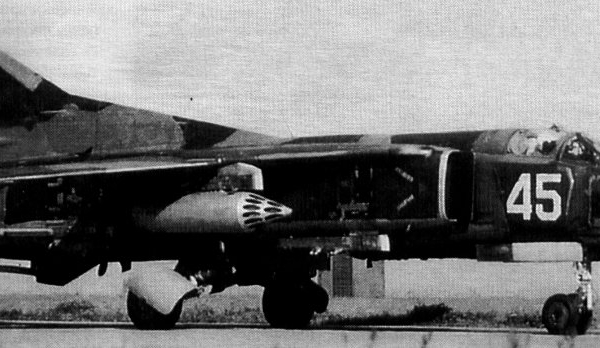 3.МиГ-27К из 559-го апиб с блоками Б-8М1.