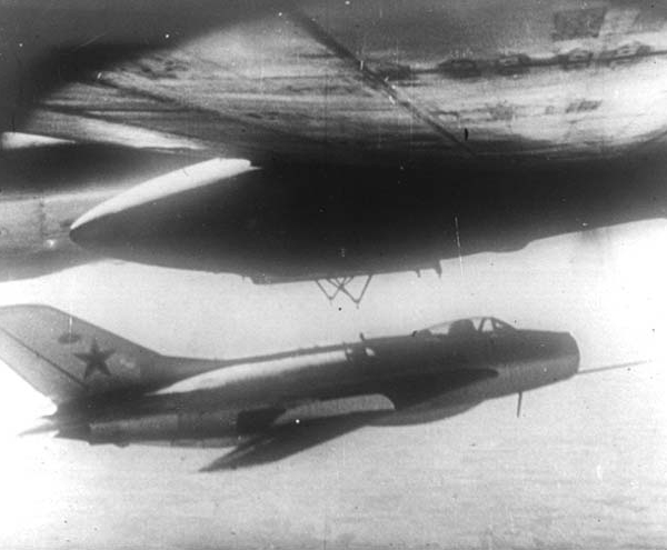 3.Сброс МиГ-19 (СМ-20).