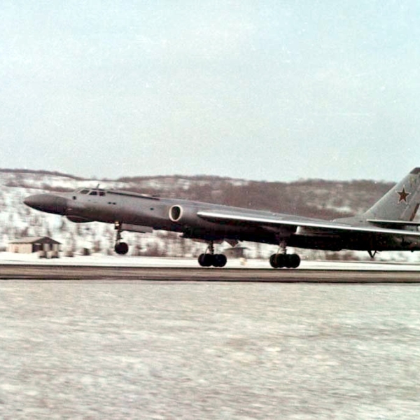 3.Ту-16К-10 на взлете.