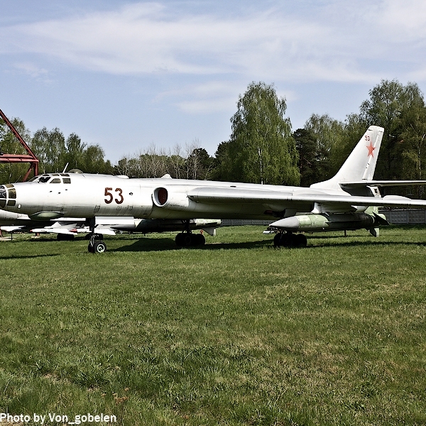 3.Ту-16К-26 с КСР-5 на стоянке музея.