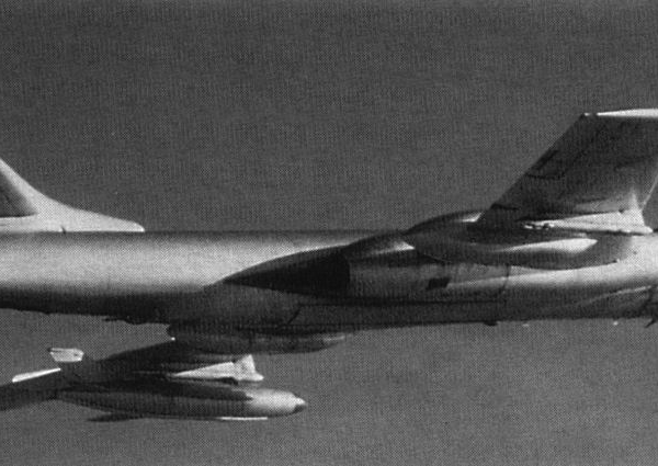 3.Ту-16КСР в полете.