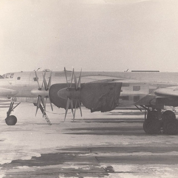 3.Ту-95КМ на стоянке.