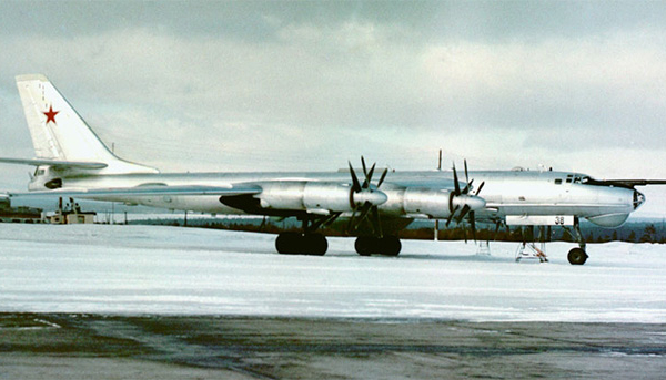 3.Ту-95РЦ на стоянке.