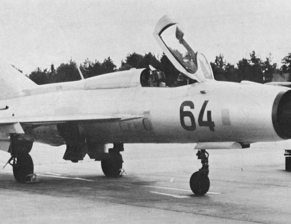4.МиГ-21ФЛ пилотажной группы Кубинки.