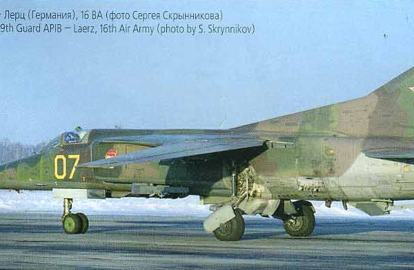 4.МиГ-27М на рулежке.