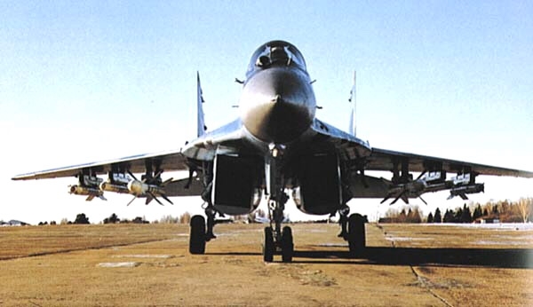 4.МиГ-29М. Вид спереди.