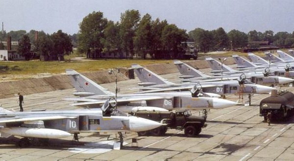 4.Су-24 на стоянках.