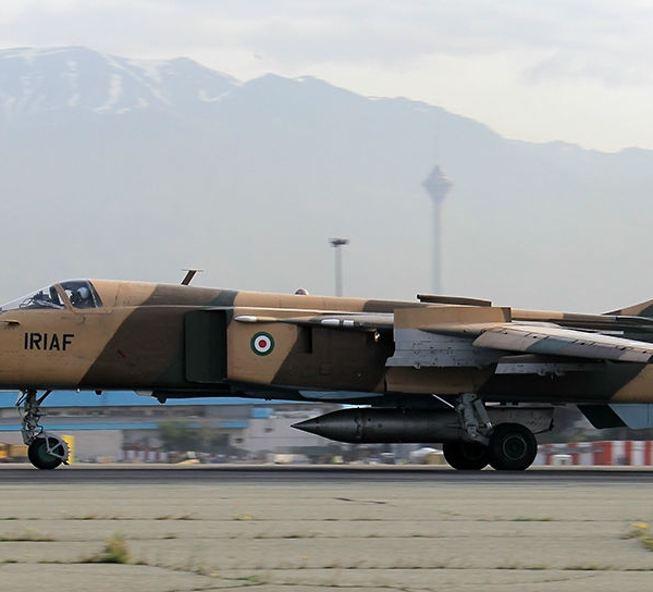 4.Су-24МК ВВС Ирана в тегеранском аэропорту Мехрабад,. Апрель 2014 г.