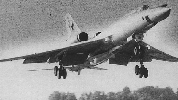 4.Ту-22К с ракетой Х-22МА.
