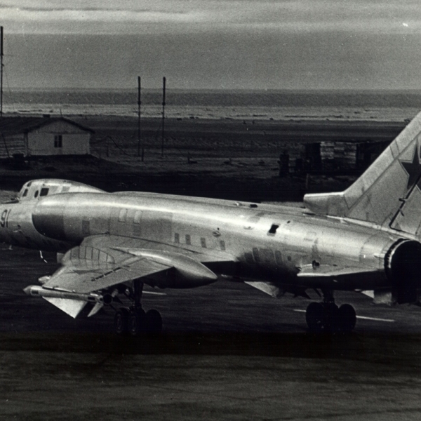 4а.Ту-128 на рулежке.