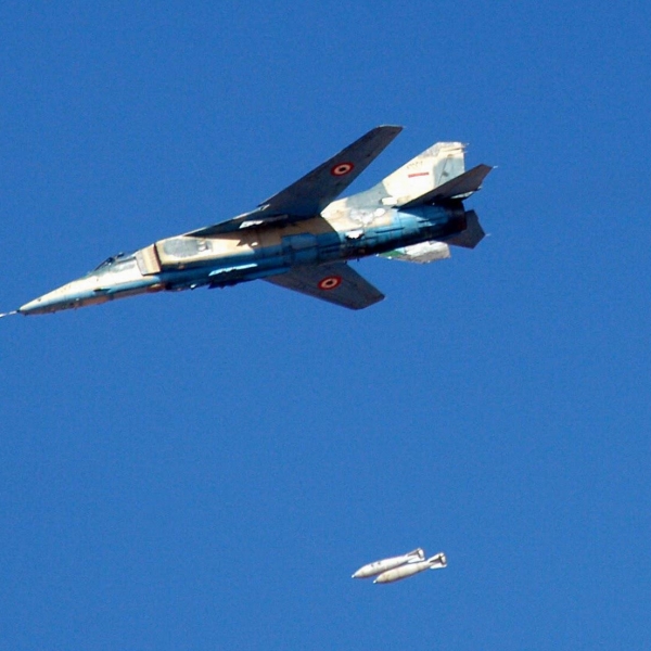 5.МиГ-23БН ВВС Сирии производит сброс ФАБ-500.