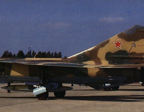 5.МиГ-23С на стоянках.