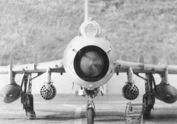 5.Су-17М. Вид спереди.