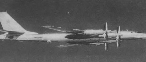 5.Ту-95КД в полете.